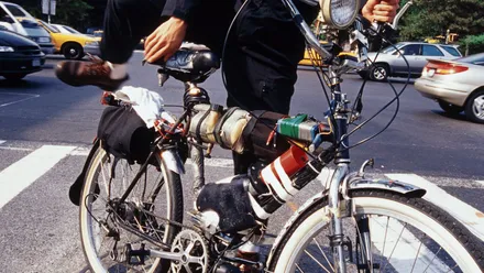 bicicletas motorizadas em postos
