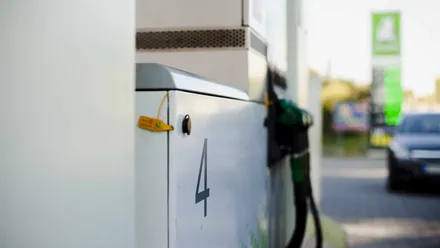 Posto de gasolina 24h: imagem de uma bomba de abastecimento