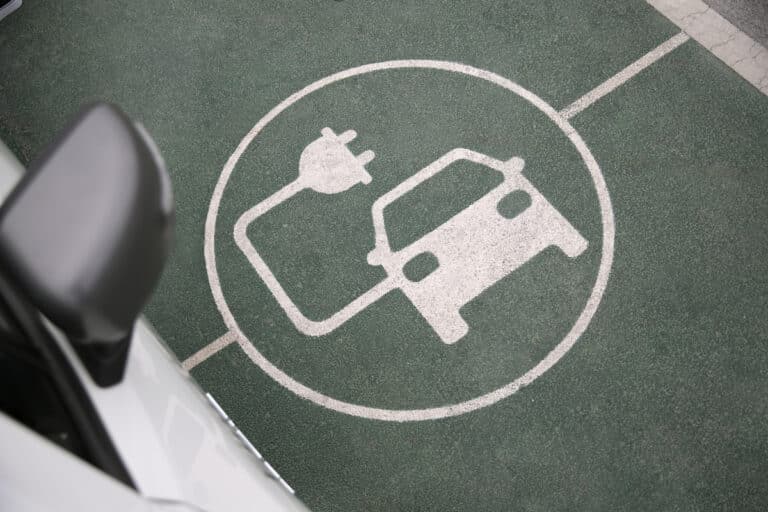 como preparar seu posto para atender carros elétricos.