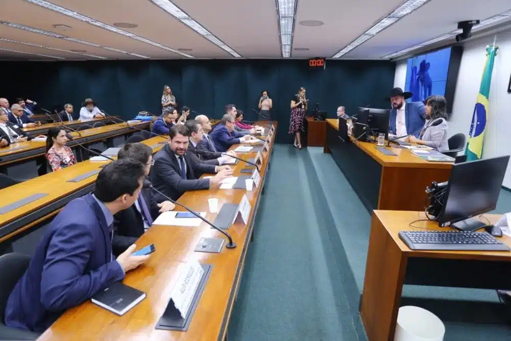 Câmara Debate Fiscalização da Mistura de Biodiesel e Seus Impactos no Setor de Combustíveis