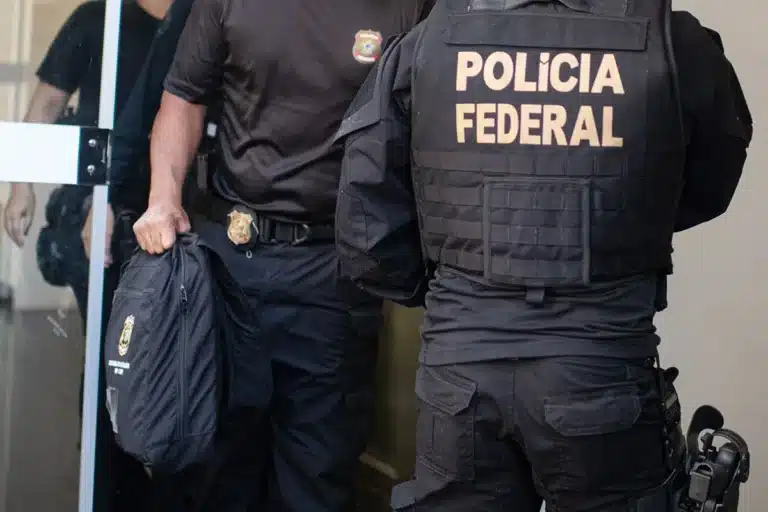 PF Detecta Vazamento em Operação Contra Lavagem de Dinheiro do PCC no Setor de Combustíveis