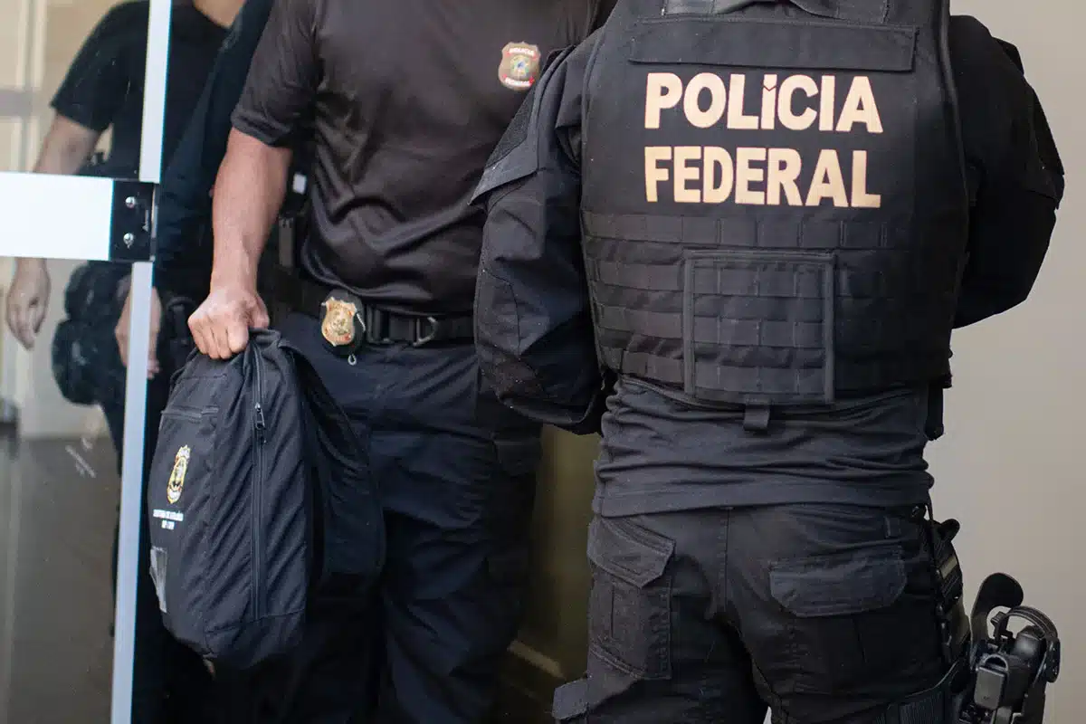 PF Detecta Vazamento em Operação Contra Lavagem de Dinheiro do PCC no Setor de Combustíveis