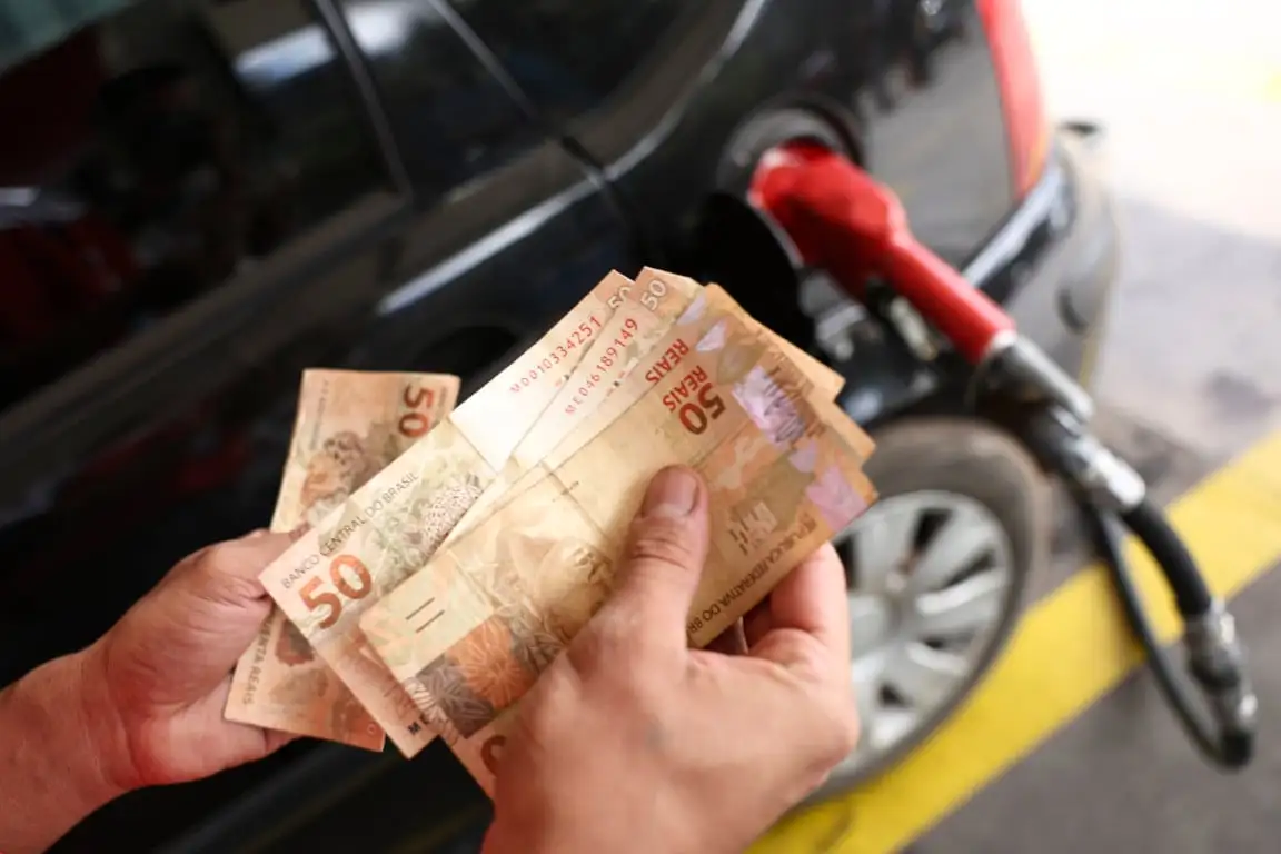 Gasolina no Brasil Permanece Acima do Preço Internacional, com Defasagem de até 12%