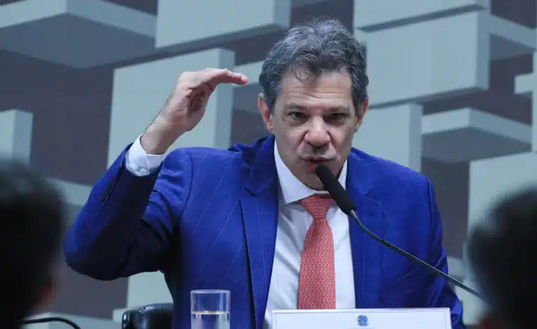 Haddad acusa projeto de Derrite de enfraquecer o combate ao crime organizado