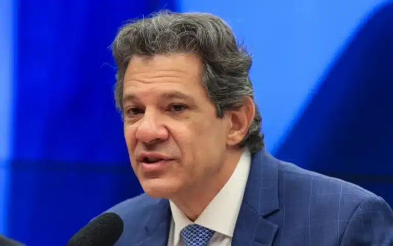 Autoridade do governo durante pronunciamento sobre temas econômicos