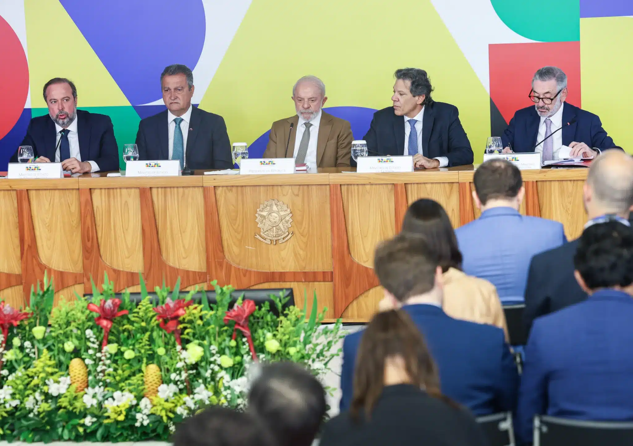 Governo Federal Zera Impostos e Concede Subvenção ao Diesel para Conter Alta de Preços