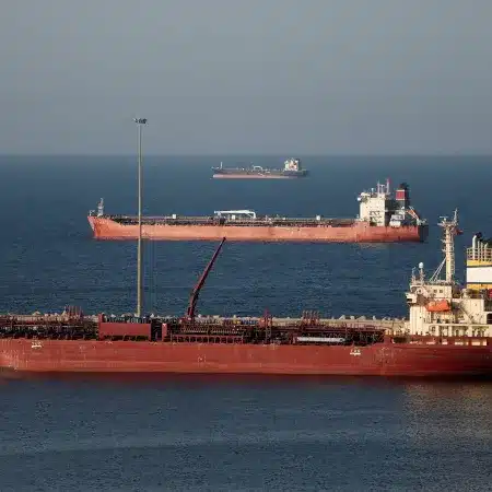 Novos Ataques no Oriente Médio leva Petróleo acima de US$100