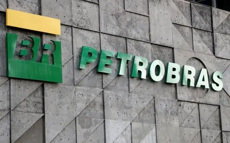 Petrobras anuncia um Reajuste no preço do Diesel de R$ 0,38 por litro