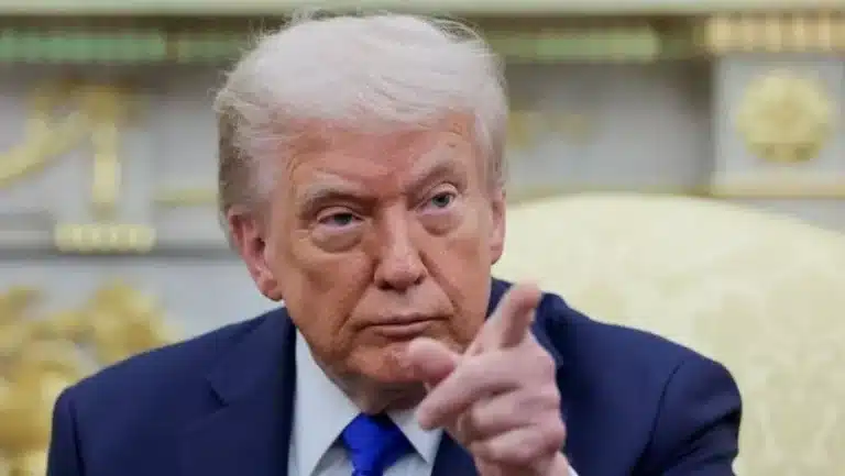 Trump prorroga cessar-fogo mas bloqueio de Ormuz continua e eleva petróleo a US$98
